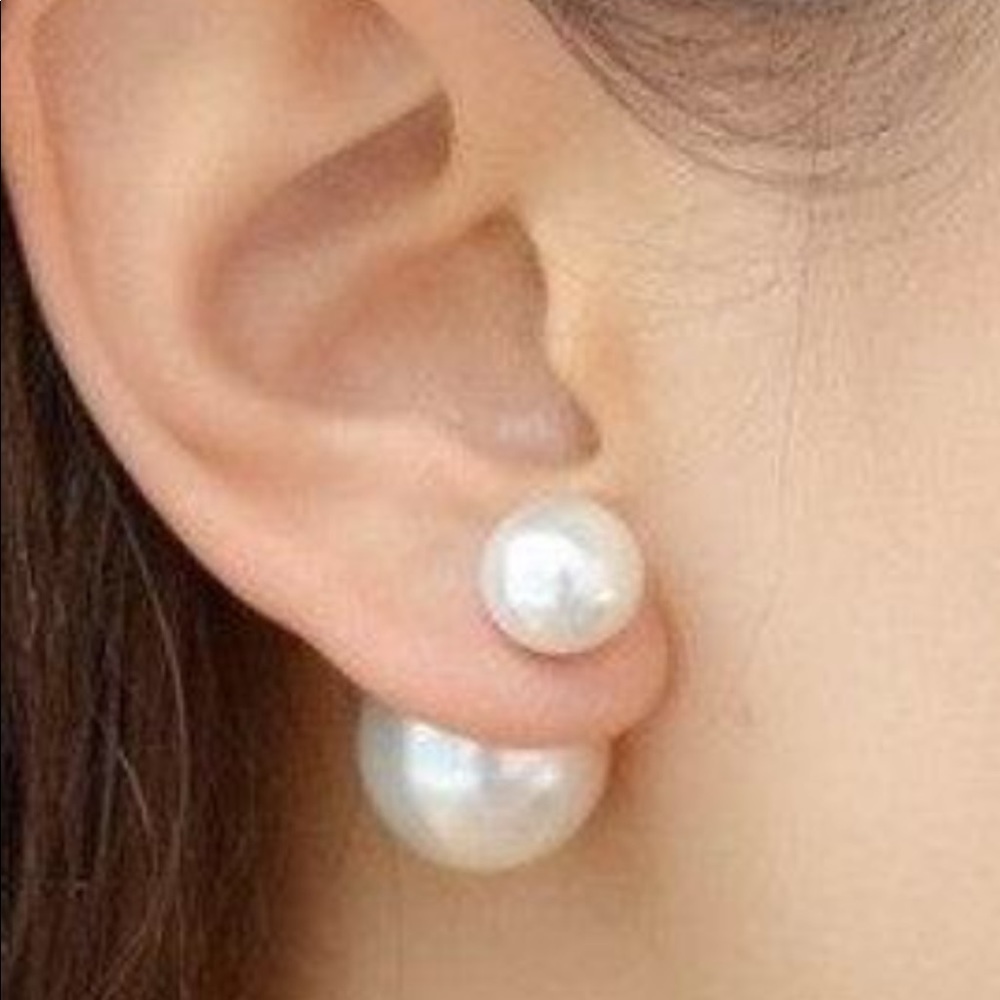 2 pairs of earrings!